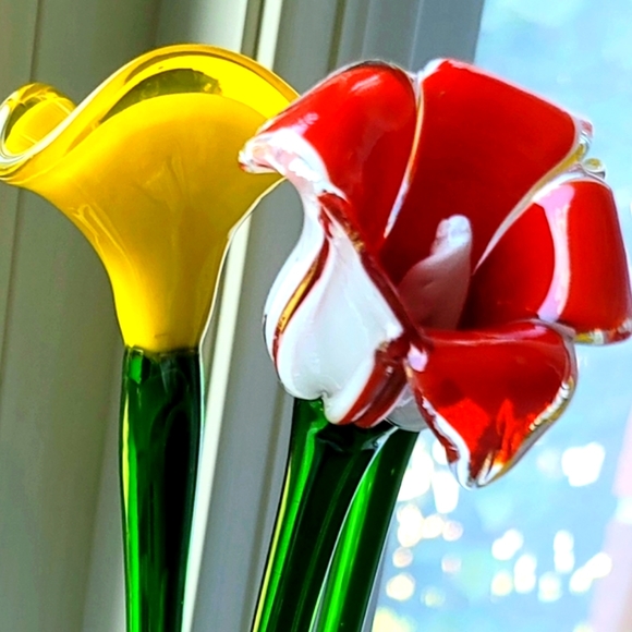 Glass Vase with 3 Flower Stems - Picture 8 of 8